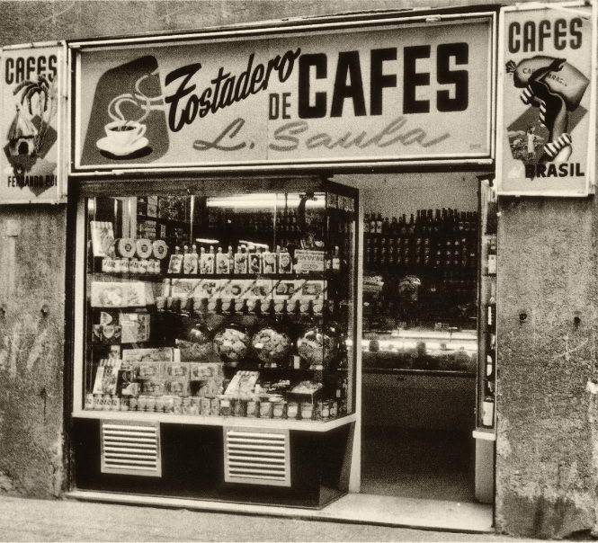 Entrada al primer tostadero Cafes Luis Saula en el año 1950