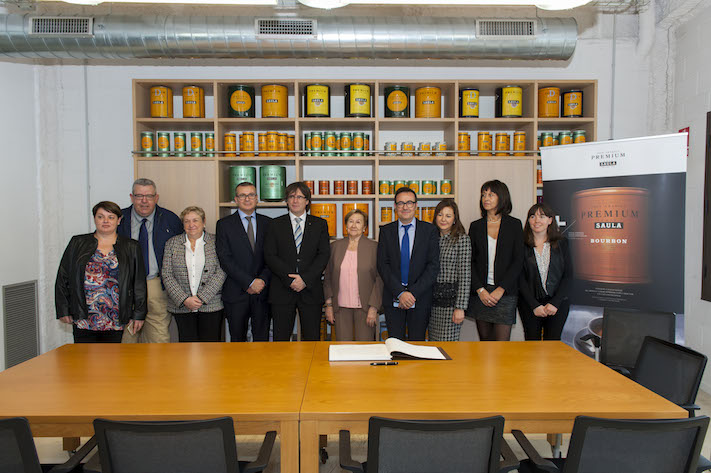 Recibimos la visita del president Puigdemont en el 65 aniversario de Café Saula